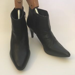 Gianni Bini Booties Heels Black Leather Size 9